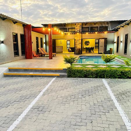 Signature Boutique Guesthouse Maun Exterior foto